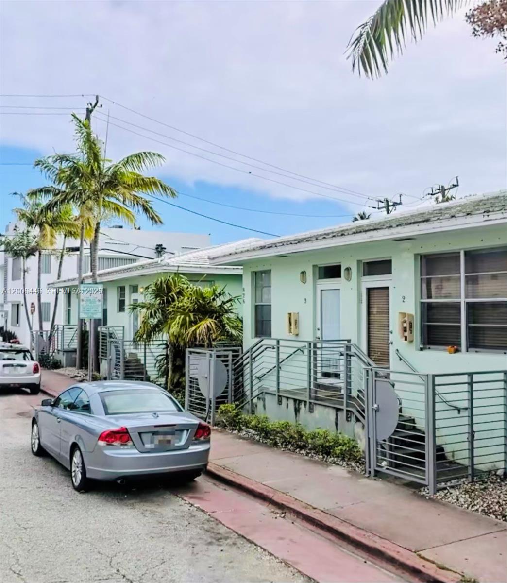 826 7th St #3 main architectural view