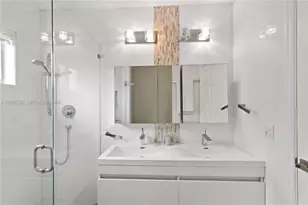 10842 NW 53rd Ln, Doral, FL 33178 - Photo 17