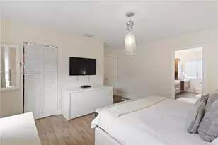 10842 NW 53rd Ln, Doral, FL 33178 - Photo 11