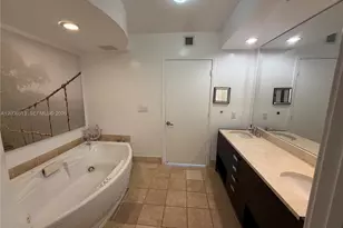 18201 Collins Ave, Sunny Isles Beach, FL 33160 - Photo 19