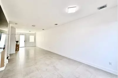 10279 NW 72nd St, Doral, FL 33178 - Photo 7
