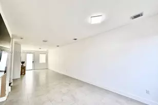 10279 NW 72nd St, Doral, FL 33178 - Photo 7