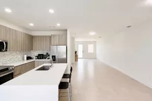 10279 NW 72nd St, Doral, FL 33178 - Photo 5