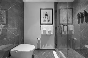 20 NE 11th St, Miami, FL 33132 - Photo 3