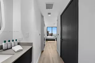 20 NE 11th St, Miami, FL 33132 - Photo 11