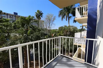 4550 NW 9th St #305E, Miami, FL 33126 - Photo 9