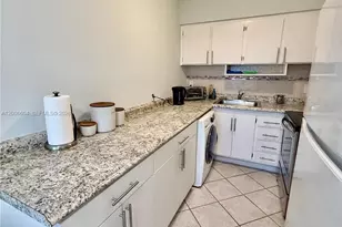 800 SW 11th Ave, Hallandale Beach, FL 33009 - Photo 11