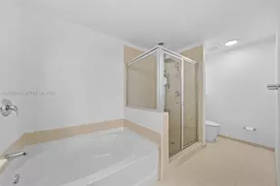 3340 NE 190th St, Aventura, FL 33180 - Photo 17