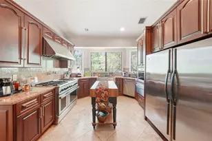 9898 NW 133rd St, Hialeah Gardens, FL 33018 - Photo 43