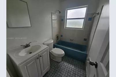 1118 NW 43rd Ter, Lauderhill, FL 33313 - Photo 9