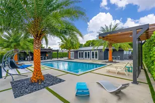 8241 NW 182nd St, Hialeah, FL 33015 - Photo 41