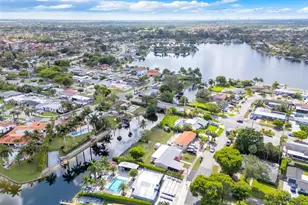 8241 NW 182nd St, Hialeah, FL 33015 - Photo 51