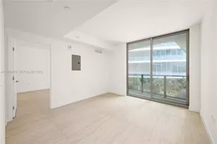 77 SE 5th St, Miami, FL 33131 - Photo 25