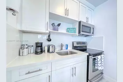 326 Wilson St #205, Hollywood, FL 33019 - Photo 3