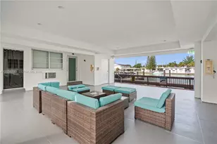 7930 Tatum Waterway Dr, Miami Beach, FL 33141 - Photo 7
