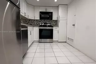 400 Kings Point Dr, Sunny Isles Beach, FL 33160 - Photo 5