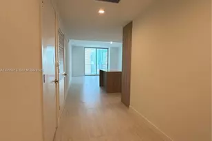 77 SE 5th St, Miami, FL 33131 - Photo 3