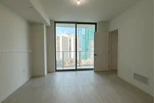 77 SE 5th St, Miami, FL 33131 - Photo 7