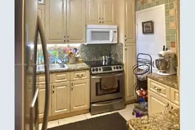 427 Golden Isles Dr #7J, Hallandale Beach, FL 33009 - Photo 23