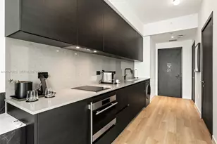 20 NE 11th St, Miami, FL 33132 - Photo 3