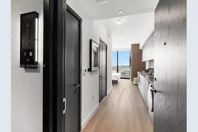 20 NE 11th St #4202, Miami, FL 33132 - Photo 5