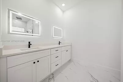 1033 E Plymouth St E, Lehigh Acres, FL 33974 - Photo 25