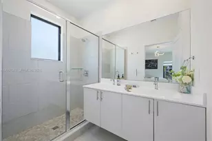 8387 NW 43rd St, Doral, FL 33166 - Photo 13