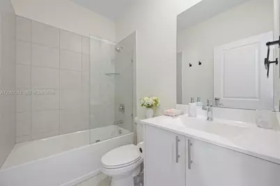 8387 NW 43rd St, Doral, FL 33166 - Photo 15