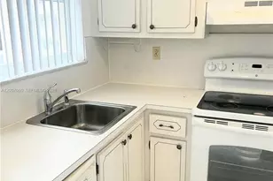 8345 Sunrise Lakes Blvd, Sunrise, FL 33322 - Photo 9