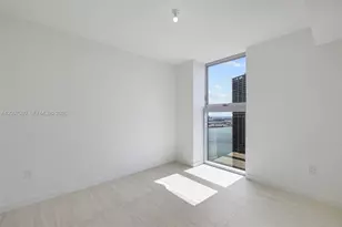 77 SE 5th St, Miami, FL 33131 - Photo 13