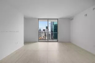 77 SE 5th St, Miami, FL 33131 - Photo 17