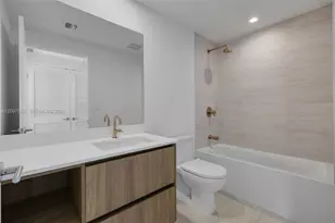 77 SE 5th St, Miami, FL 33131 - Photo 27