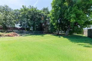 1366 NW 75th St, Miami, FL 33147 - Photo 19