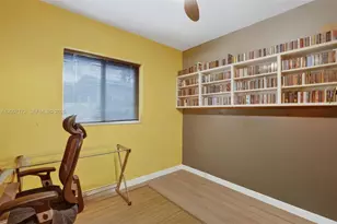 270 NW 106th St, Miami, FL 33150 - Photo 19