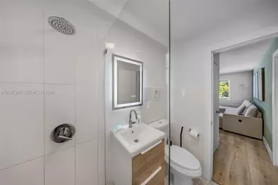 1300 NE 110th St, Miami, FL 33161 - Photo 21