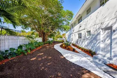 1300 NE 110th St, Miami, FL 33161 - Photo 31