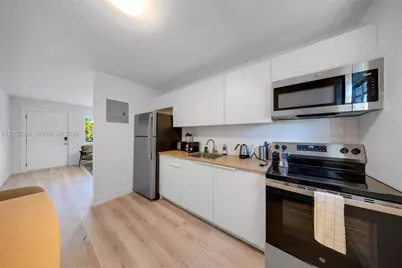 1300 NE 110th St, Miami, FL 33161 - Photo 19