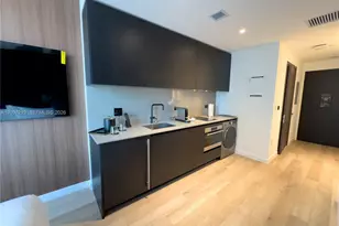 20 NE 11th St, Miami, FL 33132 - Photo 5