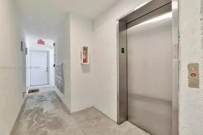 620 SW 10th St #301, Miami, FL 33130 - Photo 15