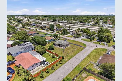 2724 Acapulco Dr, Miramar, FL 33023 - Photo 31