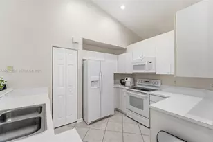 1004 Golden Cane Dr, Weston, FL 33327 - Photo 9