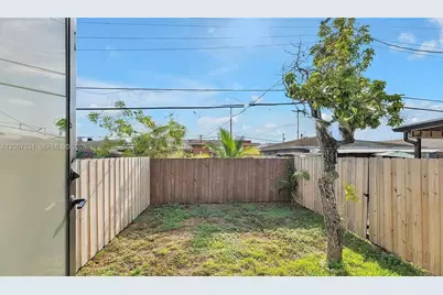 4817 E 9th Ln, Hialeah, FL 33013 - Photo 25