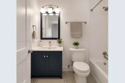 4817 E 9th Ln, Hialeah, FL 33013 - Photo 9