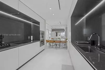 300 Biscayne Blvd Way #3203, Miami, FL 33131 - Photo 17