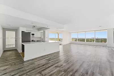 2000 NE 135th St #PH, North Miami, FL 33181 - Photo 3