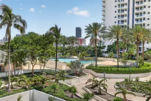 21205 Yacht Club Dr, Aventura, FL 33180 - Photo 29