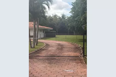 7090 SW 62nd St #0, Miami, FL 33143 - Photo 5