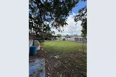 571 E 60th St, Hialeah, FL 33013 - Photo 19
