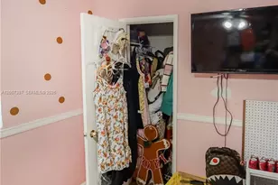 571 E 60th St, Hialeah, FL 33013 - Photo 11
