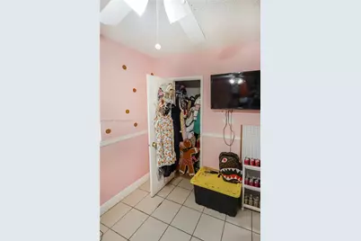 571 E 60th St, Hialeah, FL 33013 - Photo 13